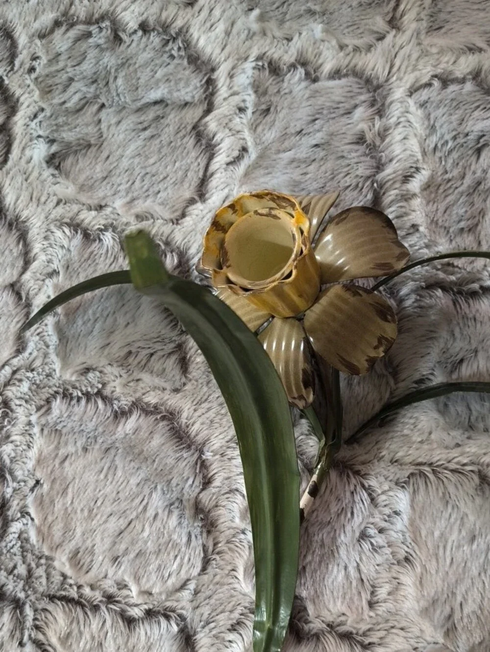 Metal Daffodil Flower Candle Holder Set in Olive Green and Gold